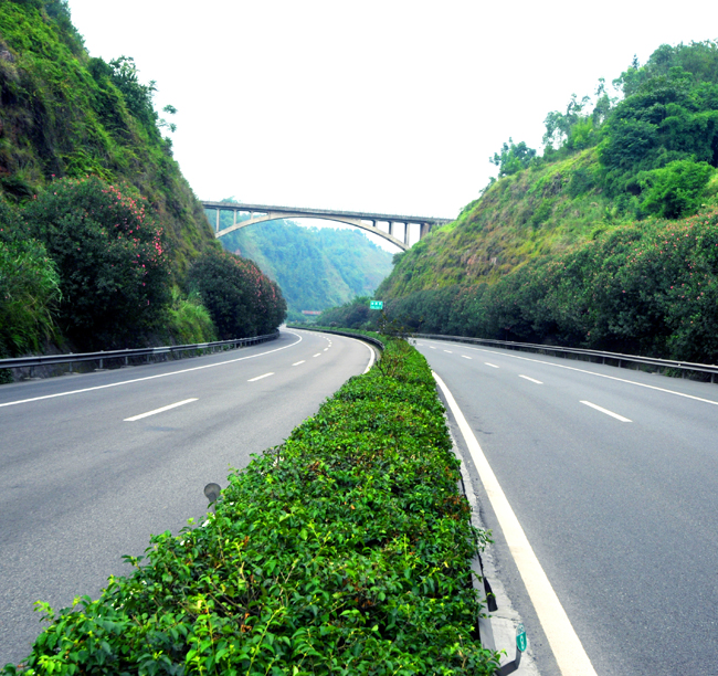 內(nèi)江至宜賓高速公路內(nèi)自段路...